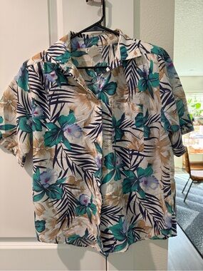 Vintage 1980’s-Casual Floral Hawaiian Button Up Short Sleeve Shirt